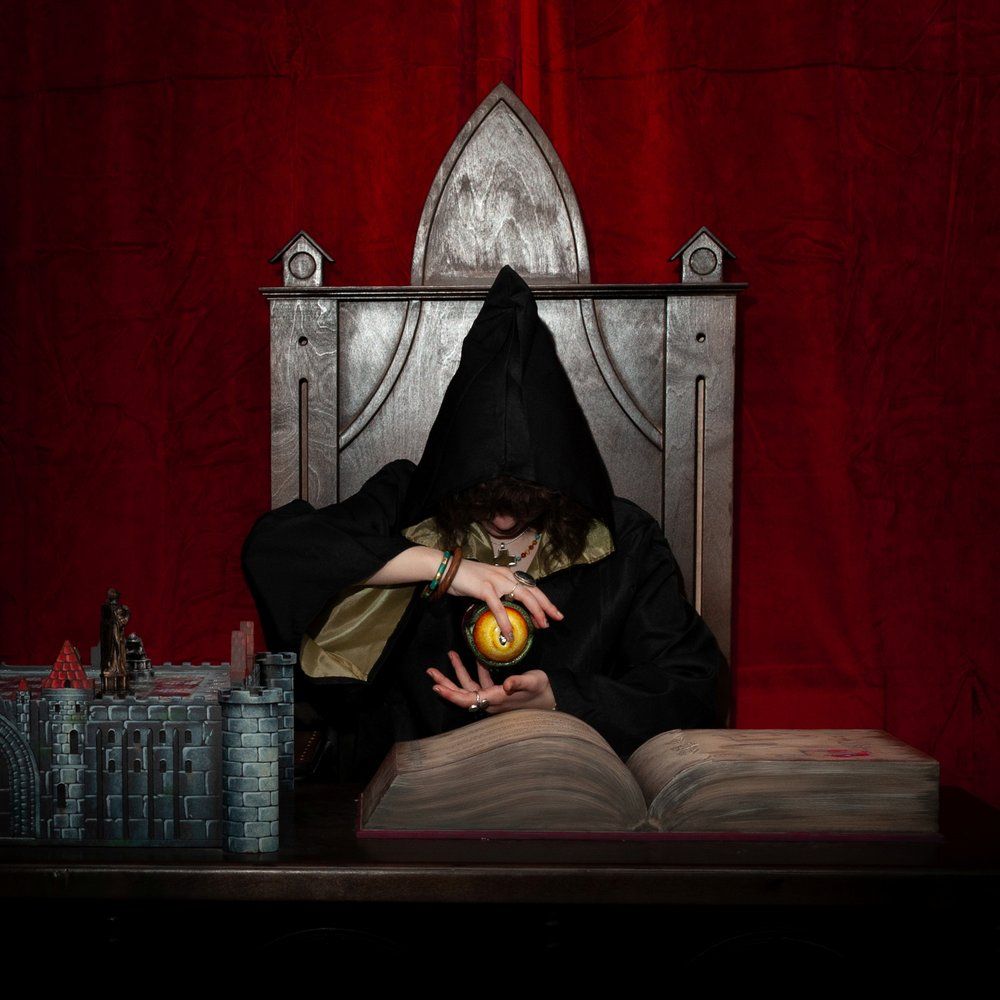 The sorcerer on his throne pouring a potion over a great tome – Return of the Sorcerer puzzle room, Keyword Warsaw