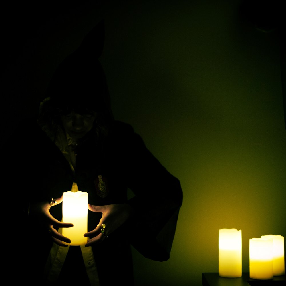 A fiery phoenix in red light – Return of the Sorcerer, an escape room for Harry Potter fans in Warsaw